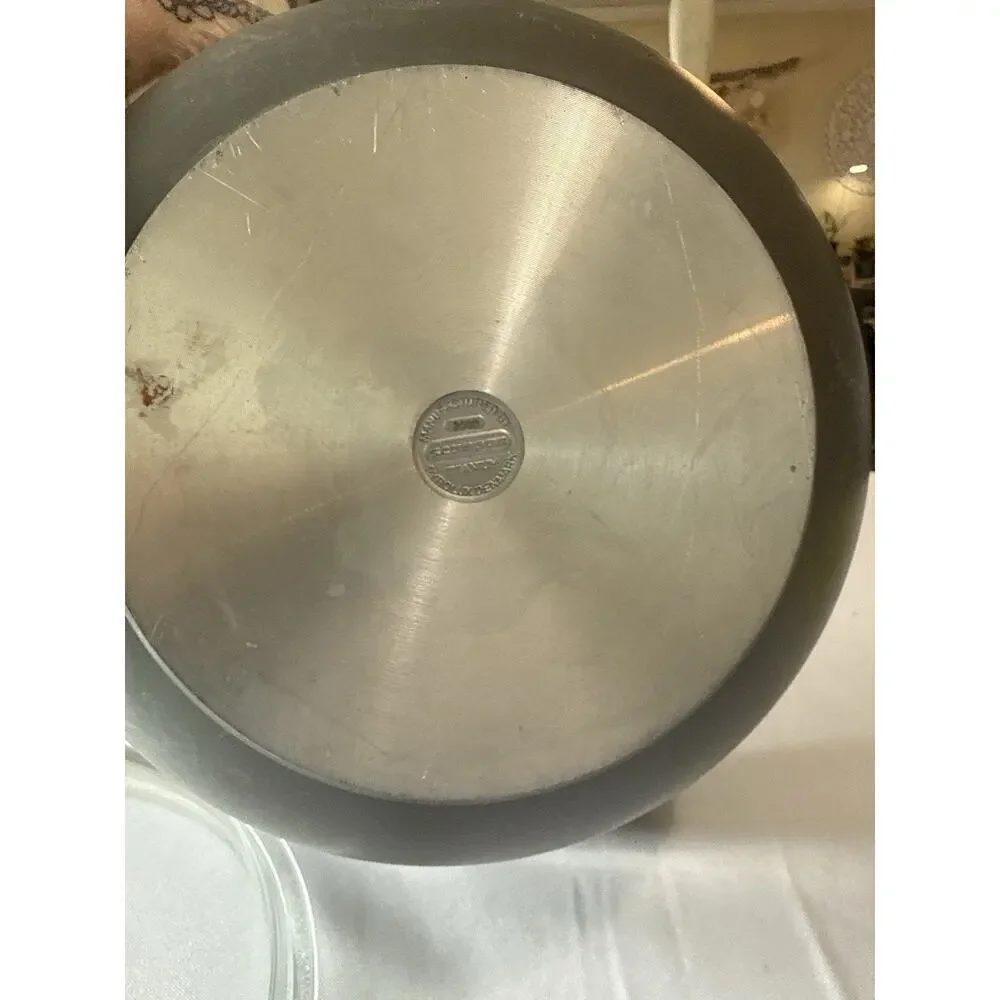 Scanpan professional 2000 series Dutch Oven 6.5 Qt Non-Stick Denmark glass lid